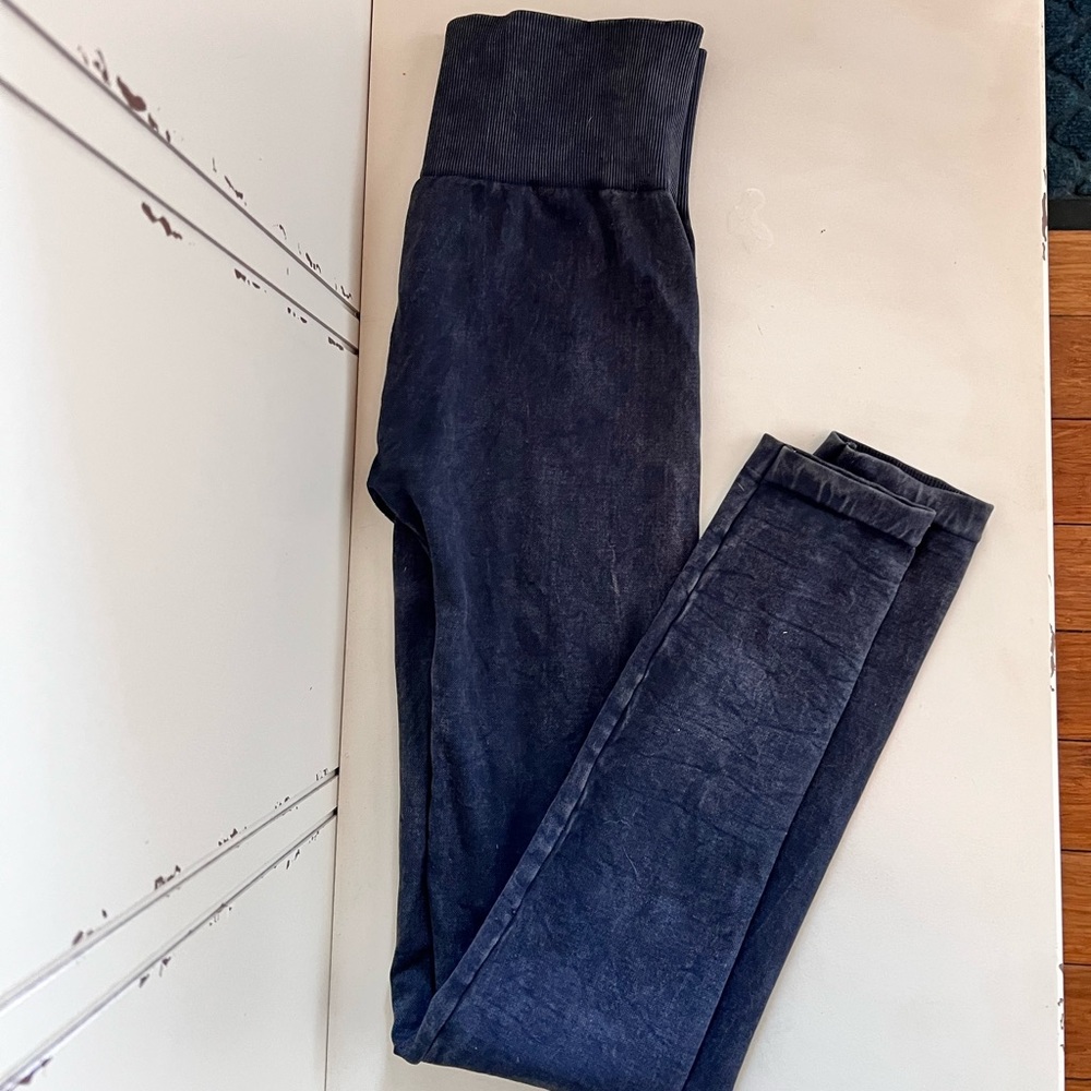 Navy leggings